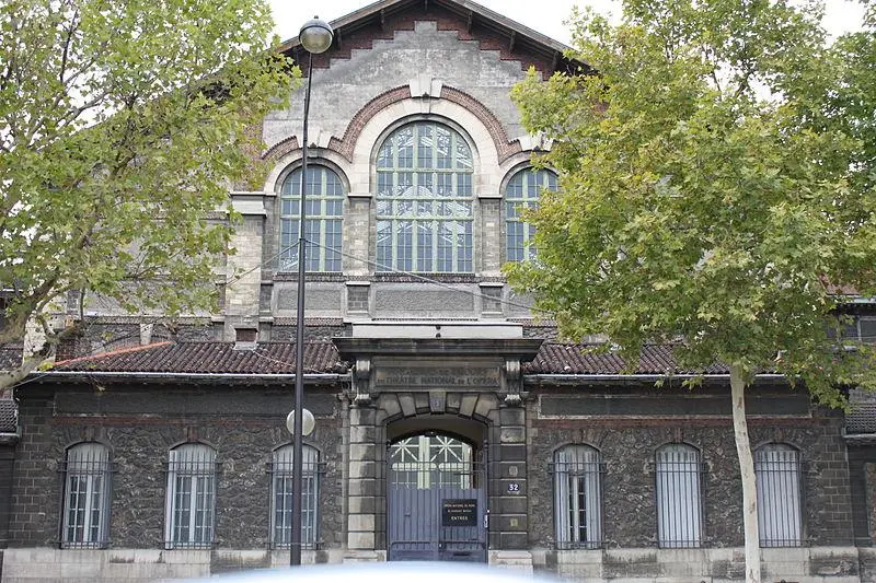 Foto von Opera -Dekor -Workshops (Zentralgebäude und Eingangspavillon) - Therealalzoo - © Creative Commons (https://creativecommons.org/licenses/by-sa/4.0/deed.fr)