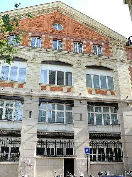 Foto von Gebäude (elektrische Fabrik) - MOSSOT - © Creative Commons (https://creativecommons.org/licenses/by-sa/4.0/deed.fr)