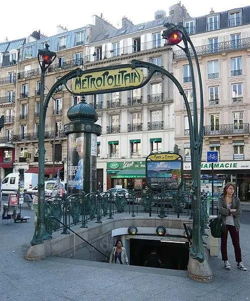 Foto von Metropolitan, Place de Clichy Station - Oderik - © Creative Commons (https://creativecommons.org/licenses/by-sa/4.0/deed.fr)