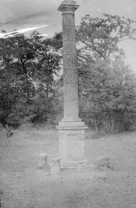 Photo de Croix du Maine - POP Plateforme Ouverte du Patrimoine / Base Mérimée - © Ministère de la Culture (France), Médiathèque du patrimoine et de la photographie, tous droits réservés