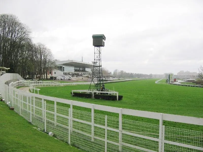 Foto di Ippodromo di Saint-Cloud - Auteur inconnu - © Creative Commons (https://creativecommons.org/licenses/by-sa/4.0/deed.fr)