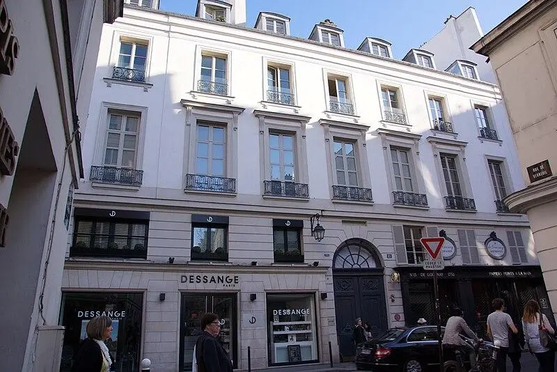 Foto de Edificio - Aih2 - © Creative Commons (https://creativecommons.org/licenses/by-sa/4.0/deed.fr)
