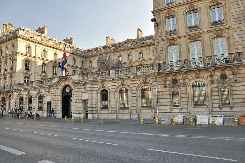 Foto von Bau der Caisse des Dépôts et Sendungen - Moonik - © Creative Commons (https://creativecommons.org/licenses/by-sa/4.0/deed.fr)