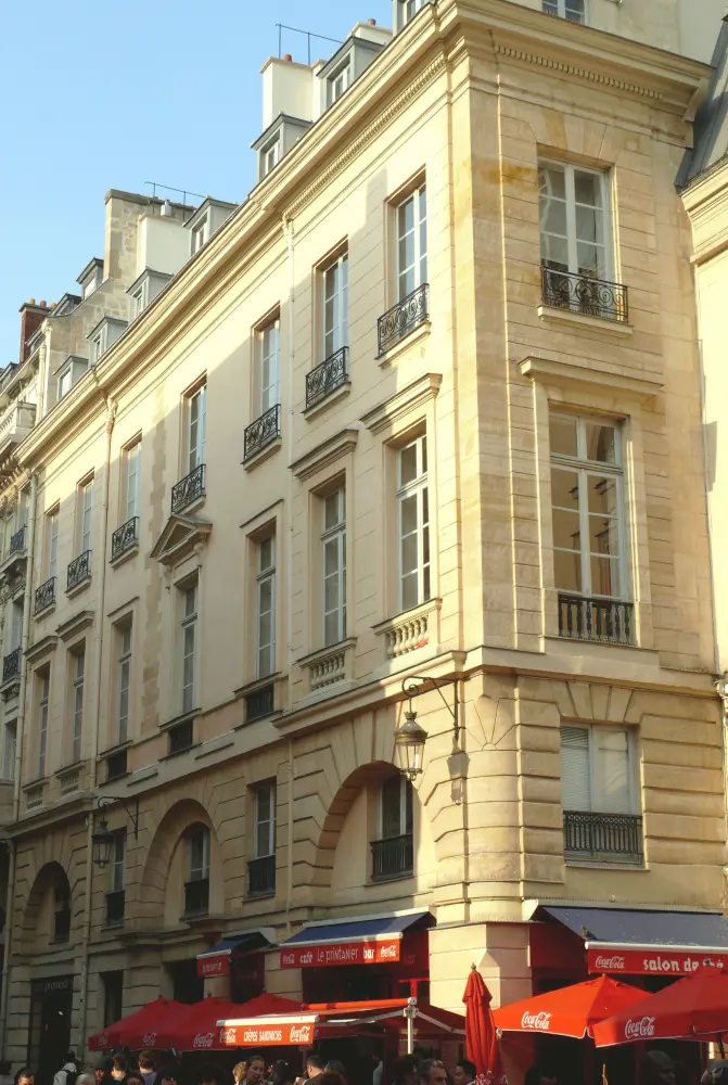 Foto de Edificio - Sous licence Creative Commons (https://creativecommons.org/licenses/by-sa/4.0/deed.fr) - Par MOSSOT - © Creative Commons (https://creativecommons.org/licenses/by-sa/4.0/deed.fr)