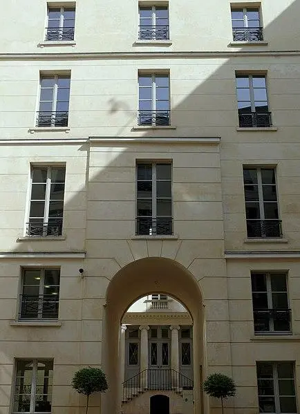 Foto von Gebäude, derzeit eine Bank - MOSSOT - © Creative Commons (https://creativecommons.org/licenses/by-sa/4.0/deed.fr)