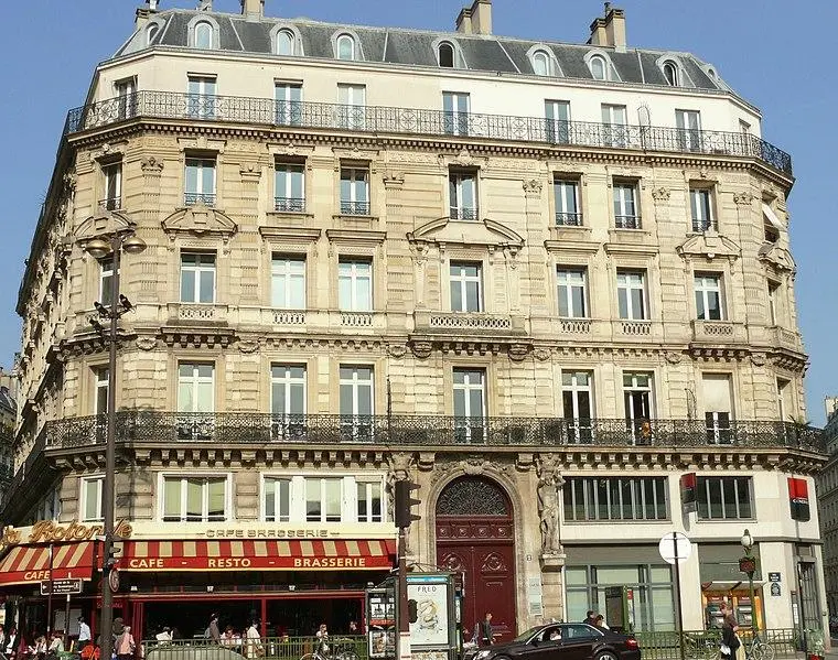 Foto von Gebäude - MOSSOT - © Creative Commons (https://creativecommons.org/licenses/by-sa/4.0/deed.fr)