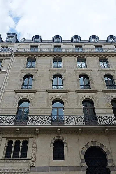 Foto di Edificio (vecchi bagni turchi) - Guilhem Vellut from Paris, France - © Creative Commons (https://creativecommons.org/licenses/by-sa/4.0/deed.fr)
