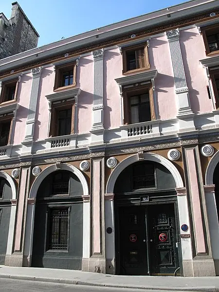 Foto de Edificio - Tangopaso - © Creative Commons (https://creativecommons.org/licenses/by-sa/4.0/deed.fr)