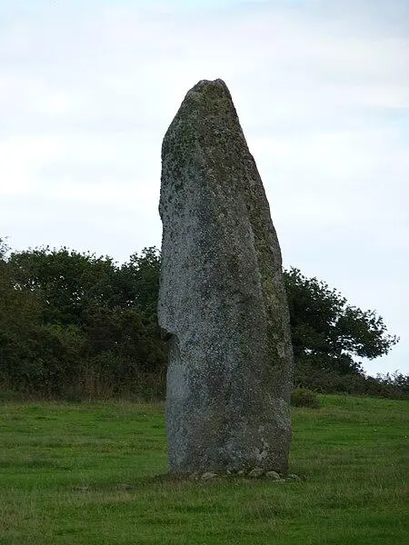 Foto von Menhir de Goresto - Crepi22 - © Creative Commons (https://creativecommons.org/licenses/by-sa/4.0/deed.fr)