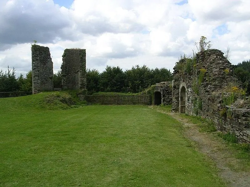 Picture of Castle remains - Fanchonline - © Creative Commons (https://creativecommons.org/licenses/by-sa/4.0/deed.fr)