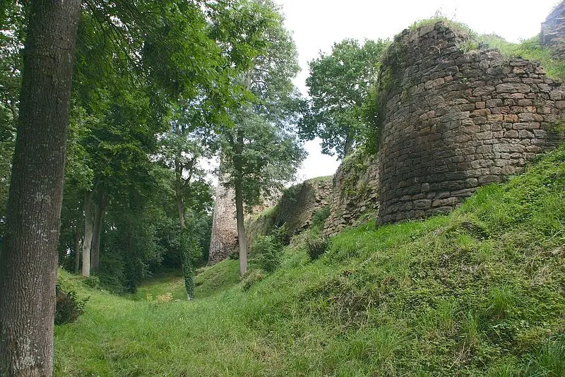 Picture of Remains of the Montalifant castle - Harrie Gielen - © Creative Commons (https://creativecommons.org/licenses/by-sa/4.0/deed.fr)