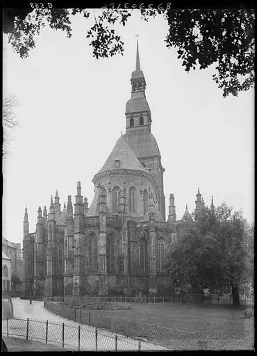 Foto di Chiesa di Saint-Sauveur - POP Plateforme Ouverte du Patrimoine / Base Mérimée - © Ministère de la Culture (France), Médiathèque du patrimoine et de la photographie, diffusion RMN-GP