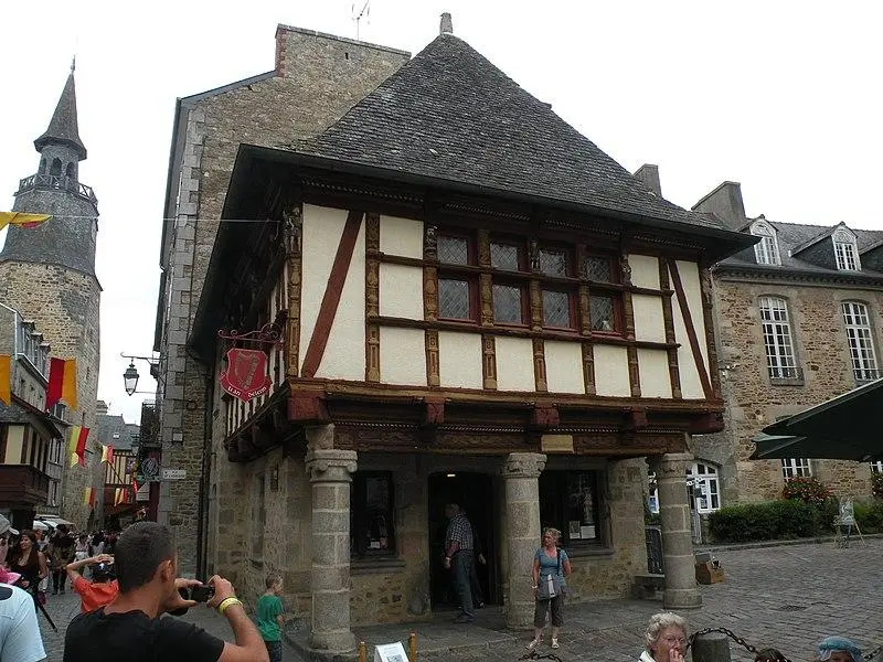 Picture of 16th century house called Kératry Hotel - Pymouss - © Creative Commons (https://creativecommons.org/licenses/by-sa/4.0/deed.fr)