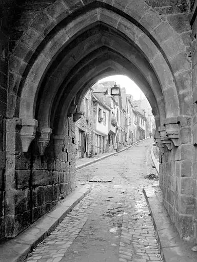 Picture of City ramparts, towers and doors - POP Plateforme Ouverte du Patrimoine / Base Mérimée - © Ministère de la Culture (France), Médiathèque du patrimoine et de la photographie, diffusion RMN-GP