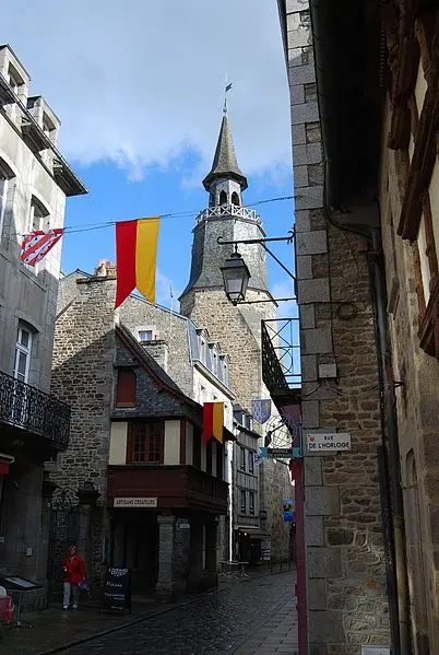 Picture of Clock - Jean-Christophe Orlianges - © Creative Commons (https://creativecommons.org/licenses/by-sa/4.0/deed.fr)