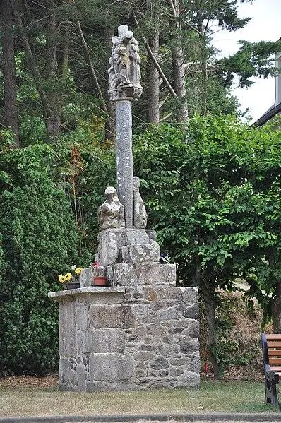 Picture of Calvary cross - Philippe Alès - © Creative Commons (https://creativecommons.org/licenses/by-sa/4.0/deed.fr)