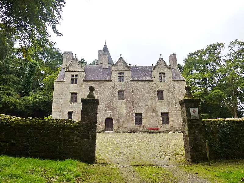 Picture of Coatcouraval castle - Moreau.henri - © Creative Commons (https://creativecommons.org/licenses/by-sa/4.0/deed.fr)