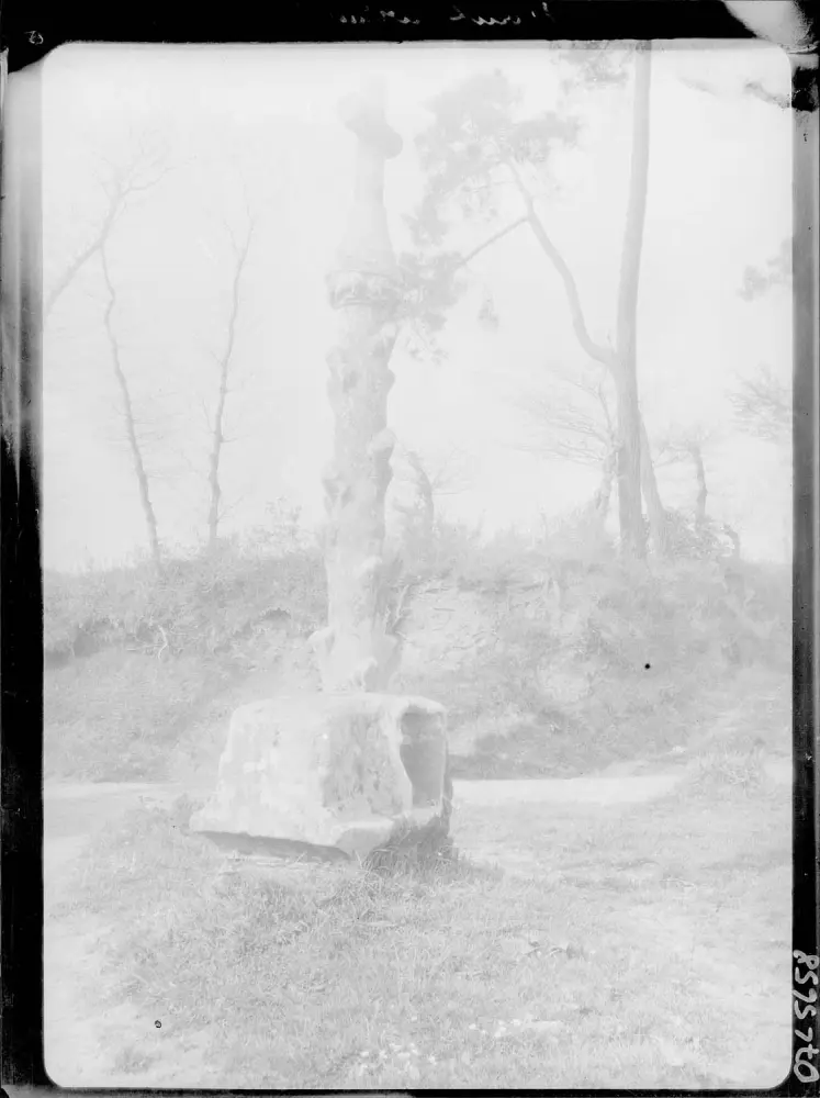 Picture of Cross - POP Plateforme Ouverte du Patrimoine / Base Mérimée - © Ministère de la Culture (France), Médiathèque du patrimoine et de la photographie, diffusion RMN-GP