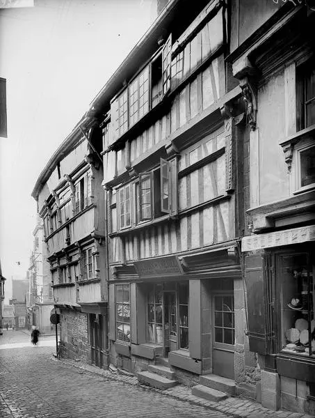Picture of 16th century house - POP Plateforme Ouverte du Patrimoine / Base Mérimée - © Ministère de la Culture (France), Médiathèque du patrimoine et de la photographie, diffusion RMN-GP