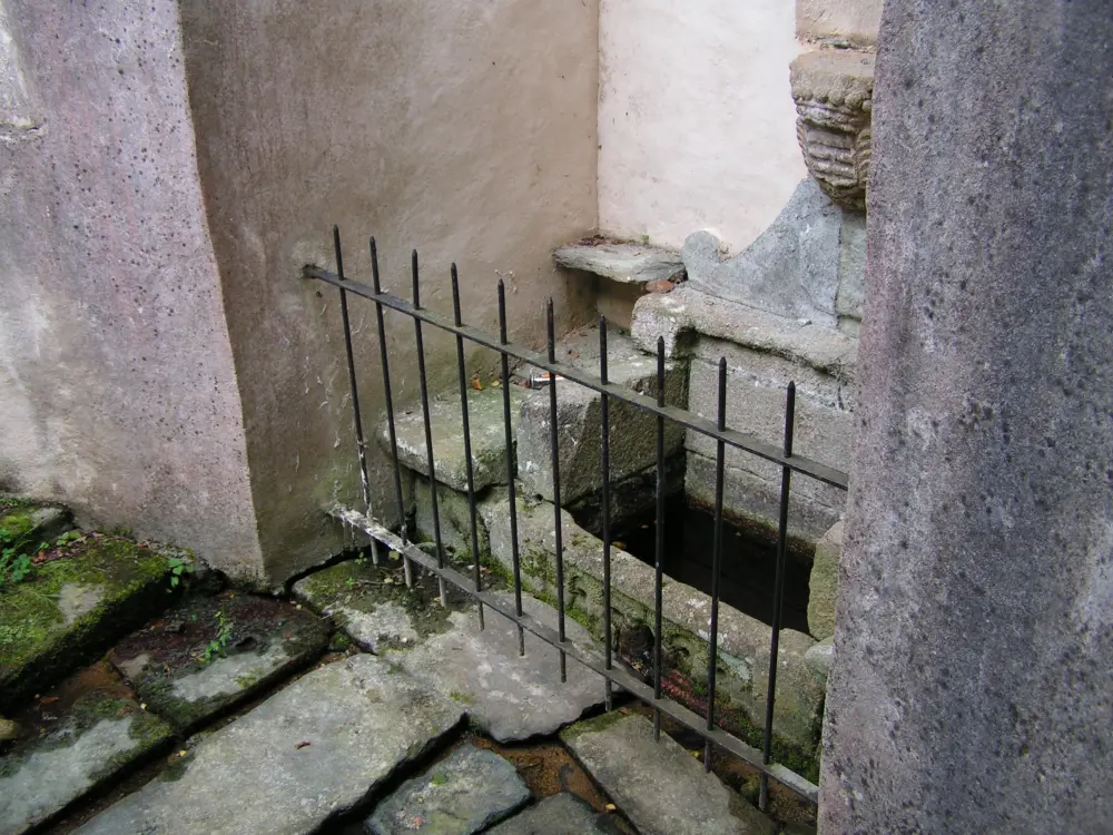 Picture of Fontaine des Cinq-Plaies - Sous licence Creative Commons (https://creativecommons.org/licenses/by-sa/4.0/deed.fr) - Par Creasy - © Creative Commons (https://creativecommons.org/licenses/by-sa/4.0/deed.fr)