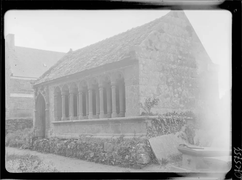 Picture of Ossuary - POP Plateforme Ouverte du Patrimoine / Base Mérimée - © Ministère de la Culture (France), Médiathèque du patrimoine et de la photographie, diffusion RMN-GP