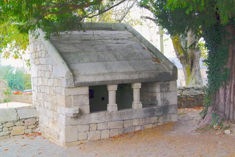 Picture of Ossuary - Dolly11 - © Creative Commons (https://creativecommons.org/licenses/by-sa/4.0/deed.fr)