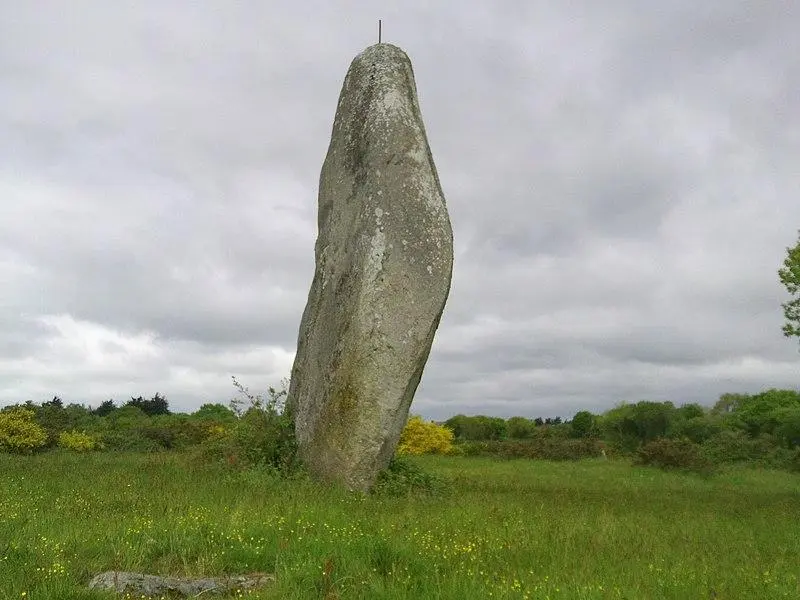 Picture of Menhir - EwenRD - © Creative Commons (https://creativecommons.org/licenses/by-sa/4.0/deed.fr)