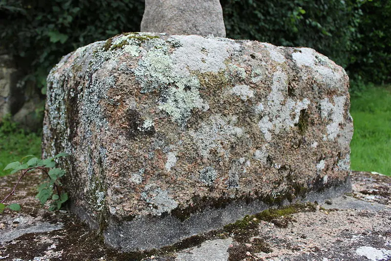 Picture of Calvary, in Ploumanac'h, in the enclosure of the Saint-Guirec chapel - Creasy - © Creative Commons (https://creativecommons.org/licenses/by-sa/4.0/deed.fr)