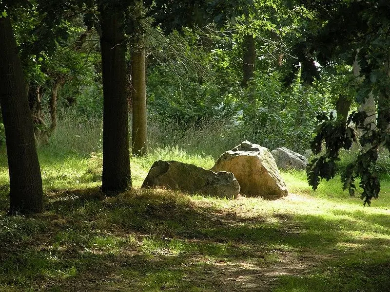 Foto di Allineamenti di roccia - Pymouss - © Creative Commons (https://creativecommons.org/licenses/by-sa/4.0/deed.fr)