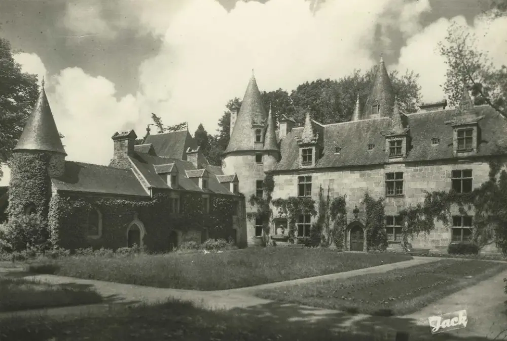 Picture of Lesmaës castle - POP Plateforme Ouverte du Patrimoine / Base Mérimée - © Ministère de la Culture (France), Médiathèque du patrimoine et de la photographie, tous droits réservés