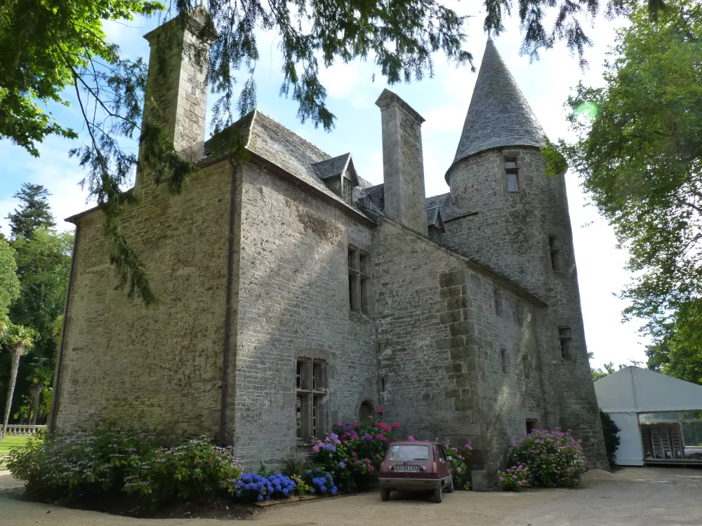 Picture of Lesmaës castle - Sous licence Creative Commons (https://creativecommons.org/licenses/by-sa/4.0/deed.fr) - Par Crepi22 - © Creative Commons (https://creativecommons.org/licenses/by-sa/4.0/deed.fr)