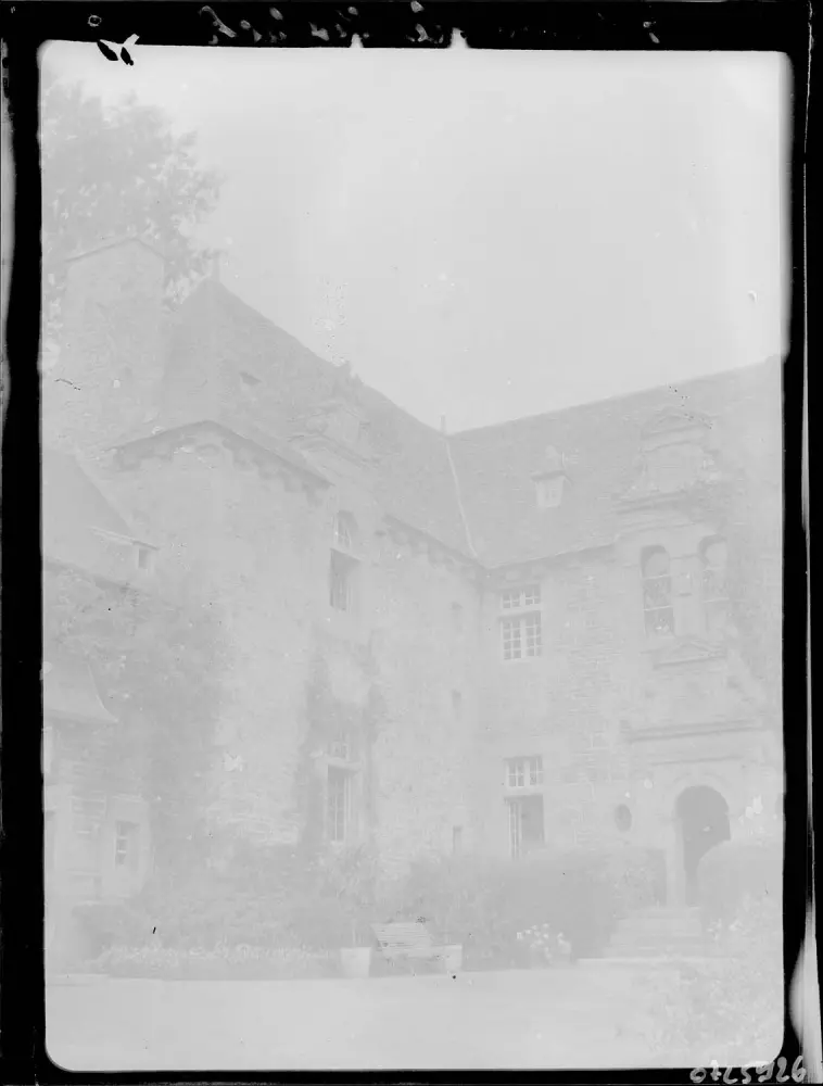 Picture of Leslach Manor - POP Plateforme Ouverte du Patrimoine / Base Mérimée - © Ministère de la Culture (France), Médiathèque du patrimoine et de la photographie, diffusion RMN-GP