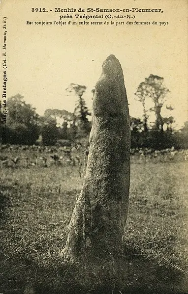 Picture of Menhir - Auteur inconnu - © Creative Commons (https://creativecommons.org/licenses/by-sa/4.0/deed.fr)