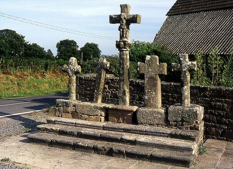 Picture of Five cross - Ifernyen - © Creative Commons (https://creativecommons.org/licenses/by-sa/4.0/deed.fr)