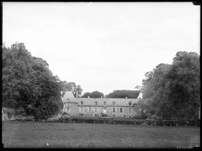 Picture of Huchet city castle - POP Plateforme Ouverte du Patrimoine / Base Mérimée - © Ministère de la Culture (France), Médiathèque du patrimoine et de la photographie, diffusion GrandPalaisRmn Photo