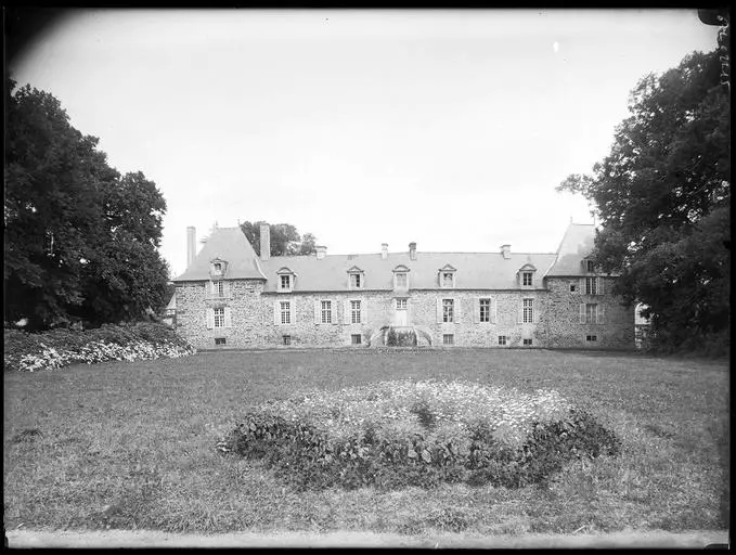 Picture of Huchet city castle - POP Plateforme Ouverte du Patrimoine / Base Mérimée - © Ministère de la Culture (France), Médiathèque du patrimoine et de la photographie, diffusion GrandPalaisRmn Photo