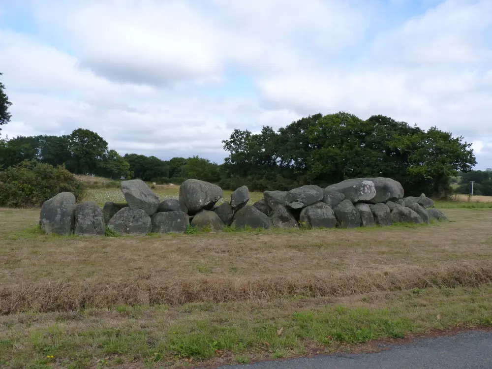 Picture of Dolmen of the duvet - Sous licence Creative Commons (https://creativecommons.org/licenses/by-sa/4.0/deed.fr) - Par Crepi22 - © Creative Commons (https://creativecommons.org/licenses/by-sa/4.0/deed.fr)