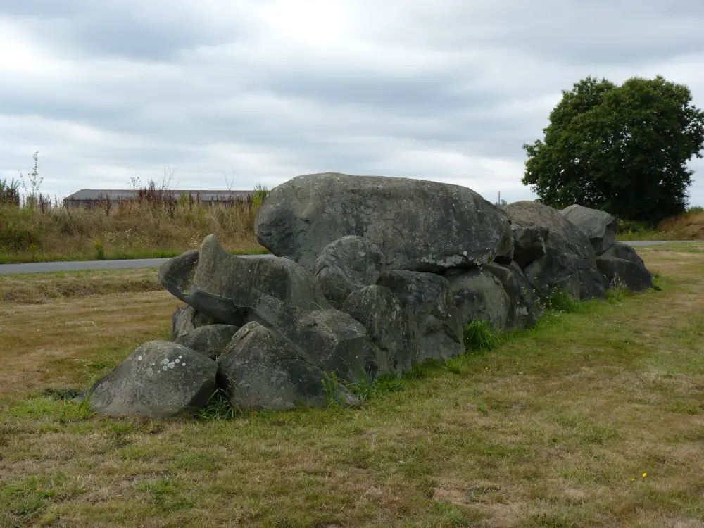 Picture of Dolmen of the duvet - Sous licence Creative Commons (https://creativecommons.org/licenses/by-sa/4.0/deed.fr) - Par Crepi22 - © Creative Commons (https://creativecommons.org/licenses/by-sa/4.0/deed.fr)