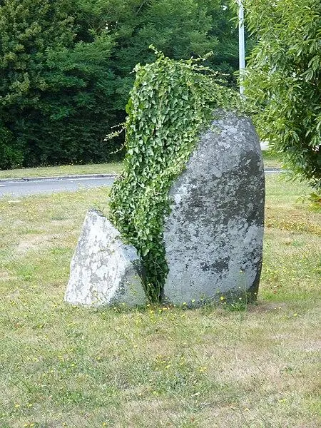 Picture of Menhir says the hoof - Crepi22 - © Creative Commons (https://creativecommons.org/licenses/by-sa/4.0/deed.fr)