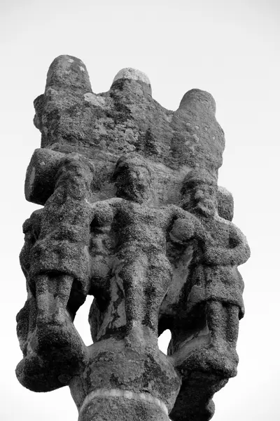 Picture of 17th century cross called Sauraie cross - Dolly11 - © Creative Commons (https://creativecommons.org/licenses/by-sa/4.0/deed.fr)