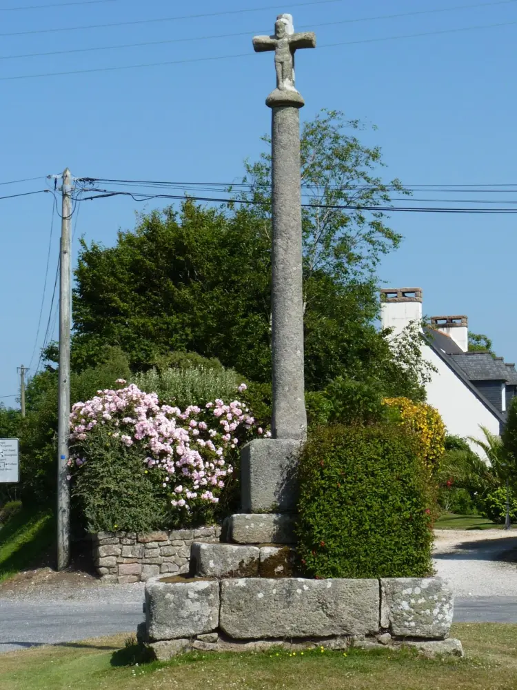 Picture of 17th century cross - Sous licence Creative Commons (https://creativecommons.org/licenses/by-sa/4.0/deed.fr) - Par Crepi22 - © Creative Commons (https://creativecommons.org/licenses/by-sa/4.0/deed.fr)
