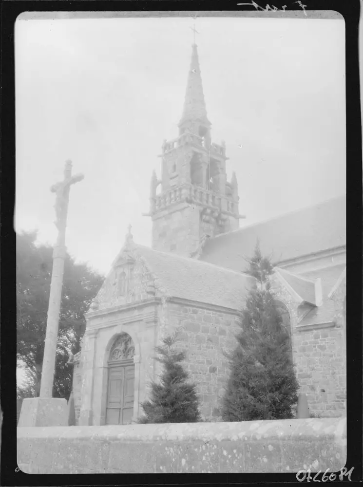 Foto di Chiesa di Saint-Pierre - POP Plateforme Ouverte du Patrimoine / Base Mérimée - © Ministère de la Culture (France), Médiathèque du patrimoine et de la photographie, diffusion RMN-GP