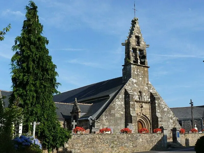 Picture of Saint-Hervé Church and its Placître - Crepi22 - © Creative Commons (https://creativecommons.org/licenses/by-sa/4.0/deed.fr)