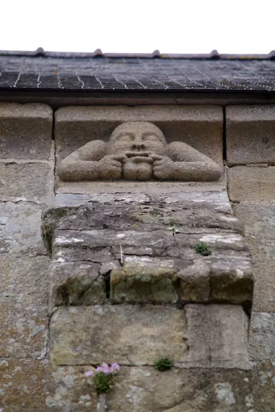 Picture of Notre-Dame de Hirel and Cross chapel near the chapel - Dolly11 - © Creative Commons (https://creativecommons.org/licenses/by-sa/4.0/deed.fr)