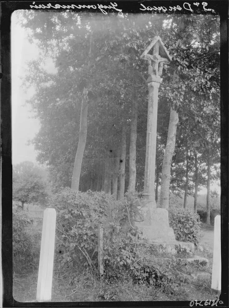 Picture of 16th century cross in Guyomarais - POP Plateforme Ouverte du Patrimoine / Base Mérimée - © Ministère de la Culture (France), Médiathèque du patrimoine et de la photographie, diffusion RMN-GP