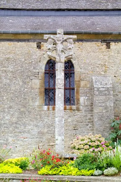 Picture of Cemetery cross - Dolly11 - © Creative Commons (https://creativecommons.org/licenses/by-sa/4.0/deed.fr)