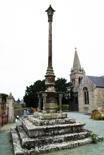 Picture of Two cemetery crosses - Dolly11 - © Creative Commons (https://creativecommons.org/licenses/by-sa/4.0/deed.fr)