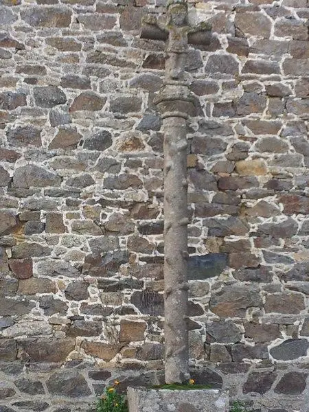 Picture of Stone path cross - rosine-nicolas - © Creative Commons (https://creativecommons.org/licenses/by-sa/4.0/deed.fr)