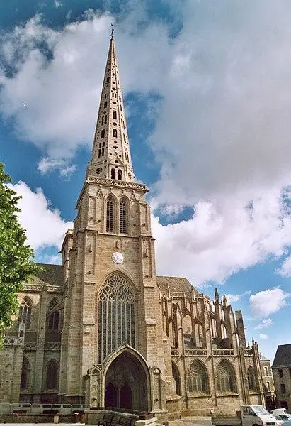 Picture of Former Saint-Utugdual and Cloître cathedral - Auteur inconnu - © Creative Commons (https://creativecommons.org/licenses/by-sa/4.0/deed.fr)