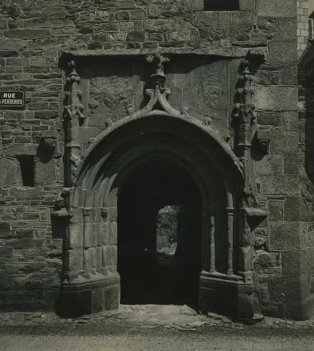 Picture of Hotel de la Tour - POP Plateforme Ouverte du Patrimoine / Base Mérimée - © Ministère de la Culture (France), Médiathèque du patrimoine et de la photographie, tous droits réservés